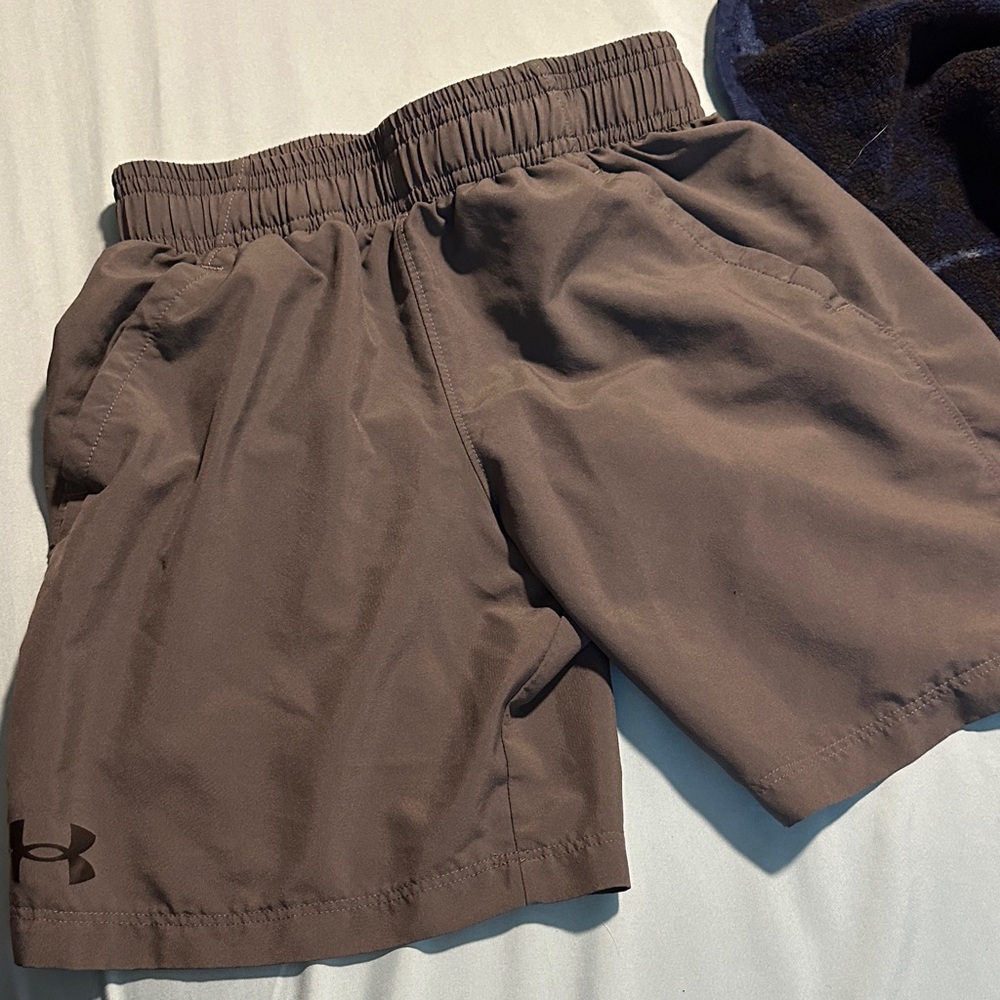 Under Armour youth gray Athletic Shorts